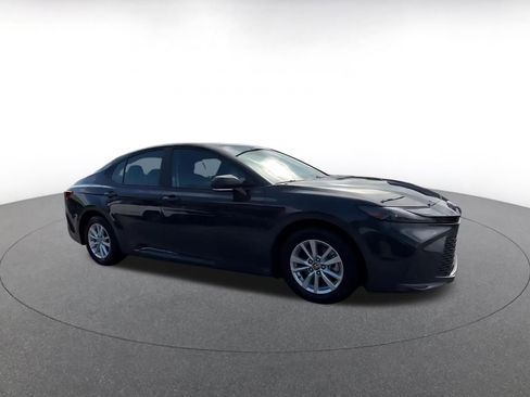 Used 2025 Toyota Camry LE image 2
