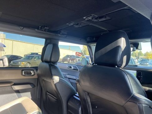 Used 2023 Ford Bronco Wildtrak image 39