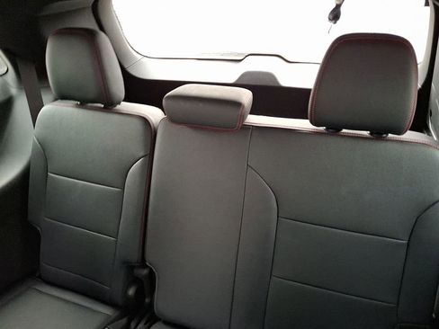 Used 2024 Chevrolet Traverse RS image 10