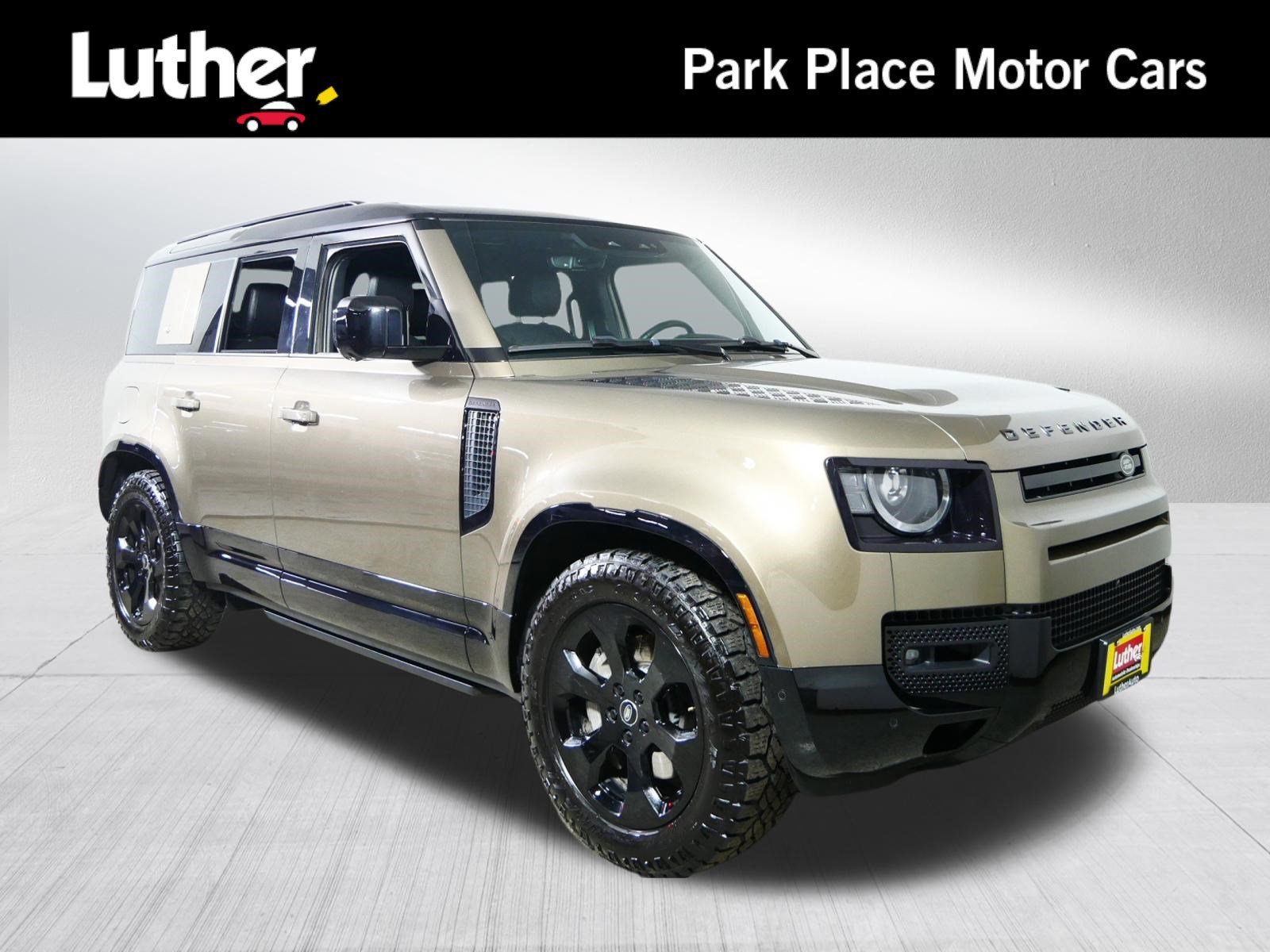 Used 2024 Land Rover Defender 110 X-Dynamic SE AWD/4WD image 1