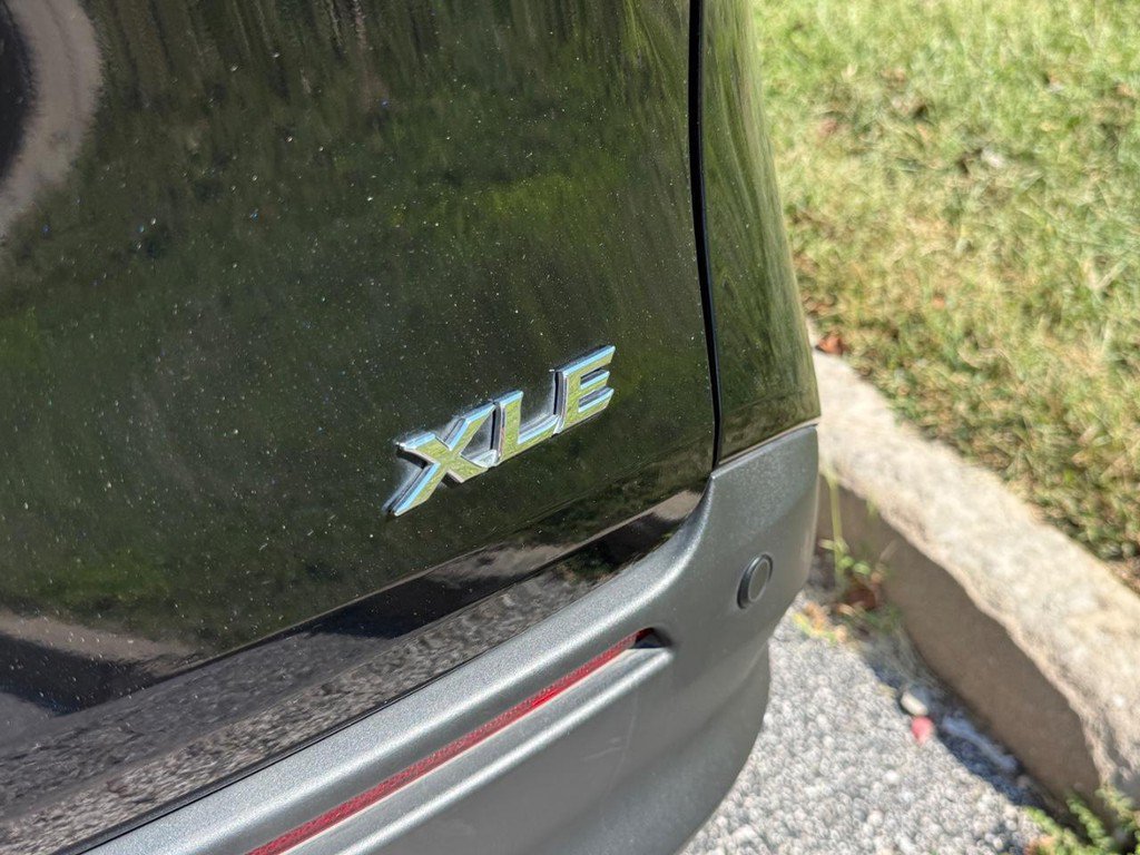 Certified 2026 Toyota Sienna XLE FWD image 7