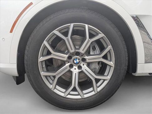 New 2026 BMW X7 xDrive40i w/ Premium Package image 10