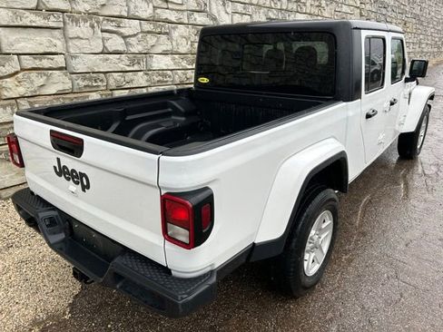 Certified 2022 Jeep Gladiator Sport AWD/4WD image 5