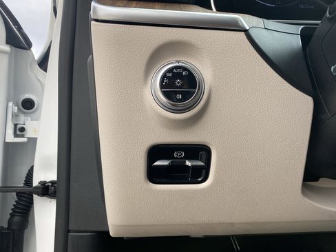 Used 2024 Mercedes-Benz C 300 C 300 image 95