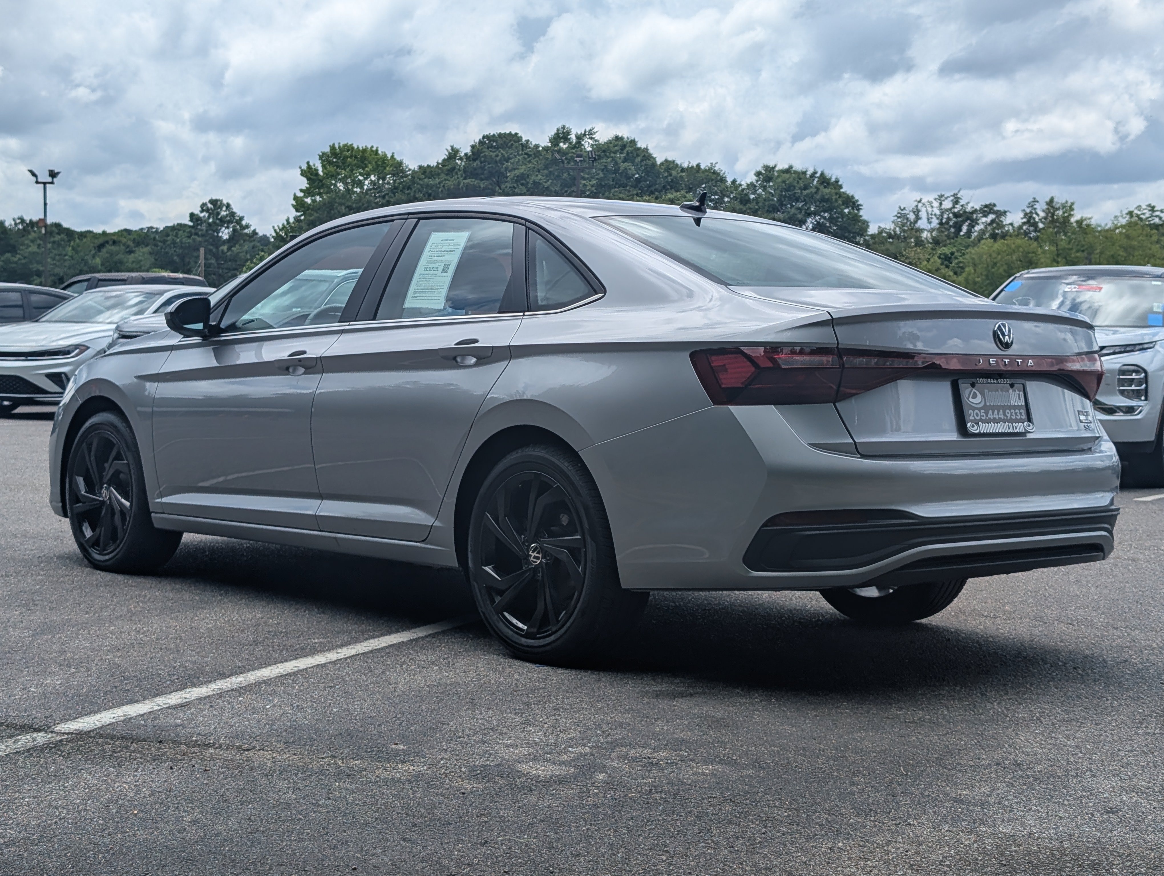 Used 2025 Volkswagen Jetta SE w/ Sunroof Package FWD image 44