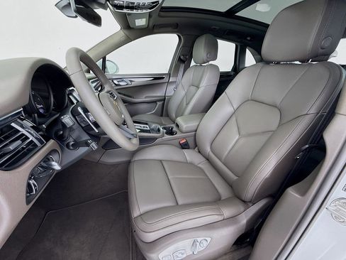 New 2026 Porsche Macan image 5