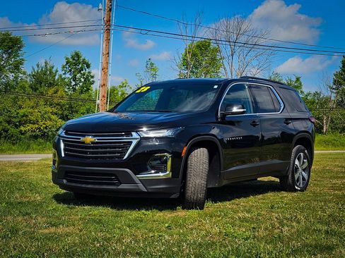 Used 2023 Chevrolet Traverse LT w/ LT Premium Package AWD/4WD image 8