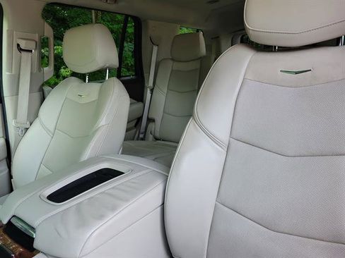 Used 2015 Cadillac Escalade Premium image 6