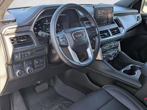 Used 2023 GMC Yukon SLT w/ SLT Luxury Package image 10