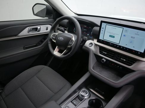 Used 2025 Ford Explorer Active image 16