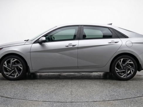 Used 2025 Hyundai Elantra SEL FWD image 5