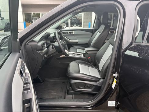 Used 2024 Ford Explorer XLT w/ Equipment Group 202A AWD/4WD image 10