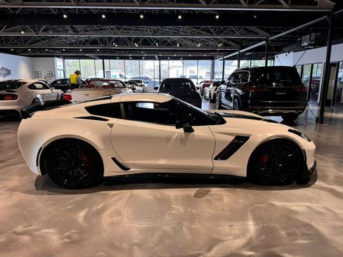 Used 2017 Chevrolet Corvette Z06 w/ Z07 Performance Package image 6