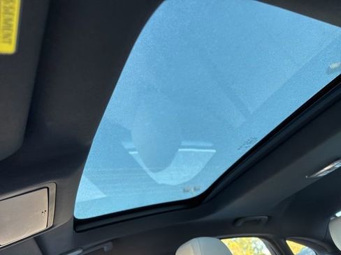 Used 2021 Jaguar XF R-Dynamic SE image 36