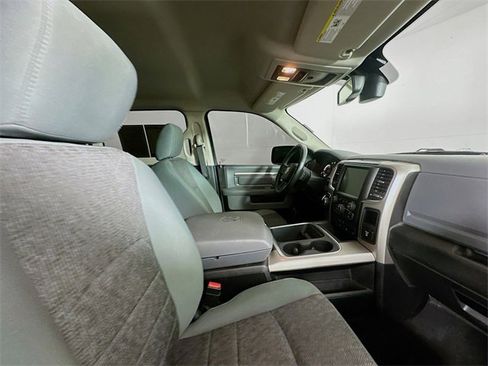 Used 2018 RAM 1500 SLT image 29