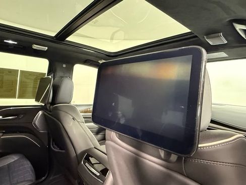 Used 2024 Cadillac Escalade Sport Platinum w/ LPO, ONYX Package AWD/4WD image 31