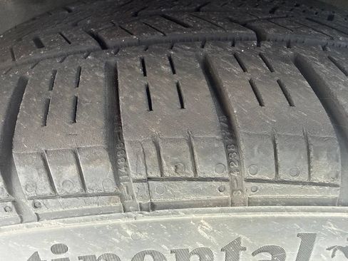 Used 2019 Ford Edge Titanium w/ Equipment Group 301A FWD image 9