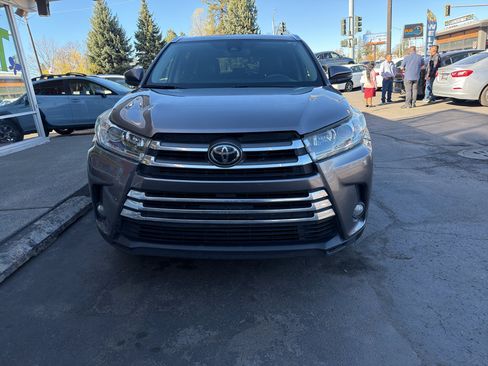 Used 2018 Toyota Highlander Limited image 12
