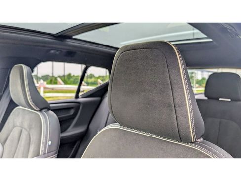 Used 2019 Volvo XC40 T5 R-Design image 17