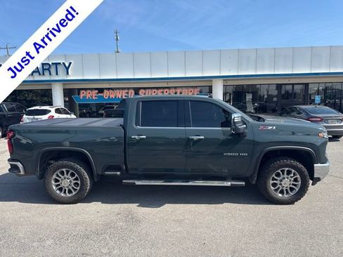 Used 2025 Chevrolet Silverado 2500 LTZ w/ LTZ Convenience Package AWD/4WD image 2