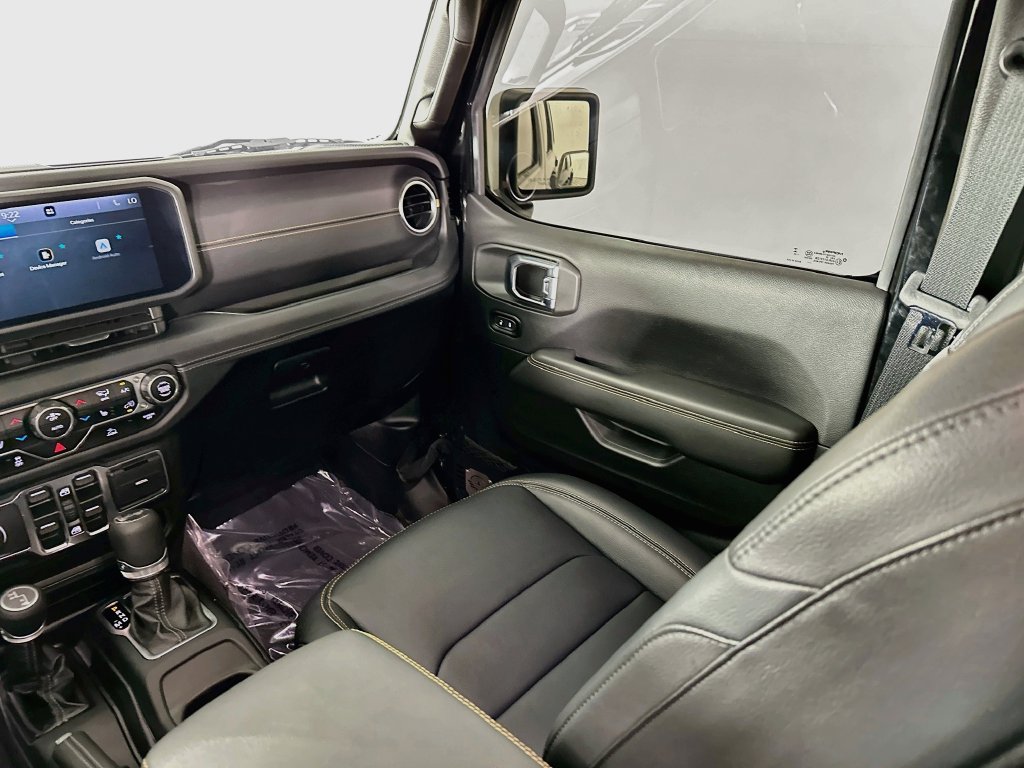 Used 2025 Jeep Wrangler Unlimited Sahara AWD/4WD image 21