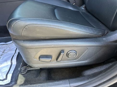 Used 2025 Kia Sportage EX image 12