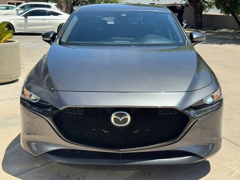 Used 2019 MAZDA MAZDA3 Hatchback w/ Preferred Package FWD image 3