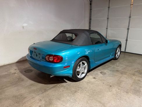 Used 2003 MAZDA MX-5 Miata RWD image 6