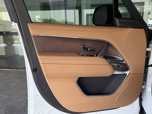 Certified 2025 Land Rover Range Rover SE AWD/4WD image 21