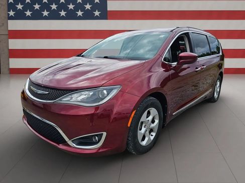 Used 2017 Chrysler Pacifica Touring-L Plus FWD image 1
