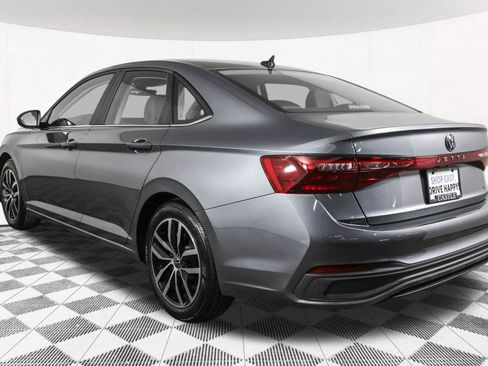 Used 2025 Volkswagen Jetta SE image 19