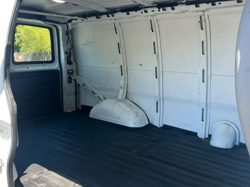 Used 2015 Chevrolet Express 2500 RWD image 9