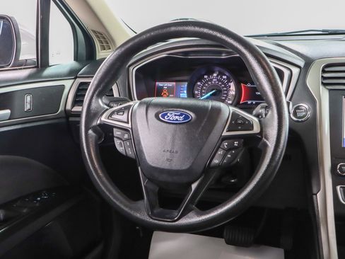 Used 2019 Ford Fusion SE image 12