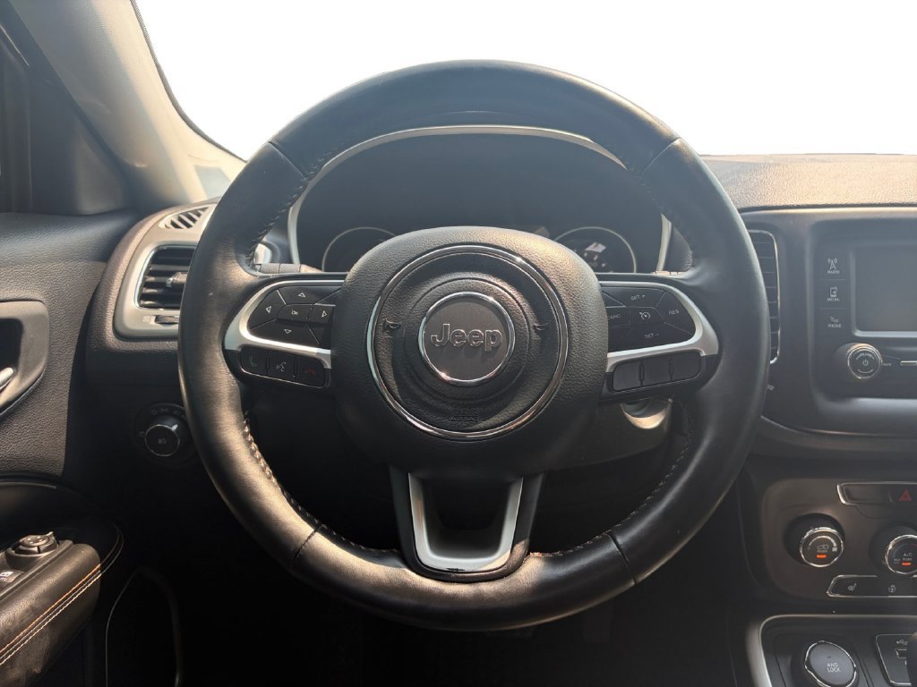 Used 2018 Jeep Compass Latitude w/ Cold Weather Group AWD/4WD image 13