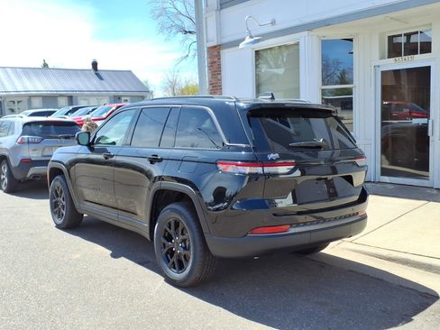 New 2026 Jeep Grand Cherokee Altitude AWD/4WD image 5