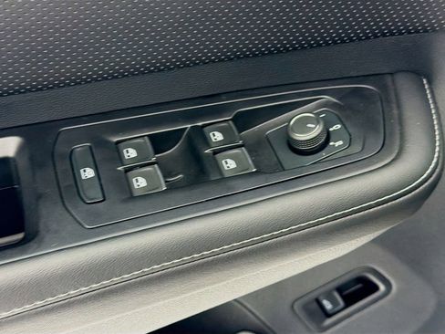 Used 2025 Volkswagen Atlas Cross Sport SEL R-Line image 19