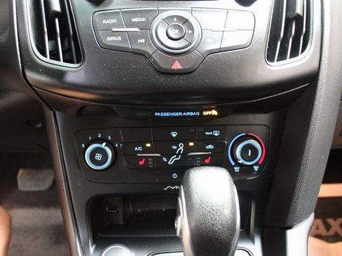 Used 2017 Ford Focus SE w/ SE Winter Package image 16