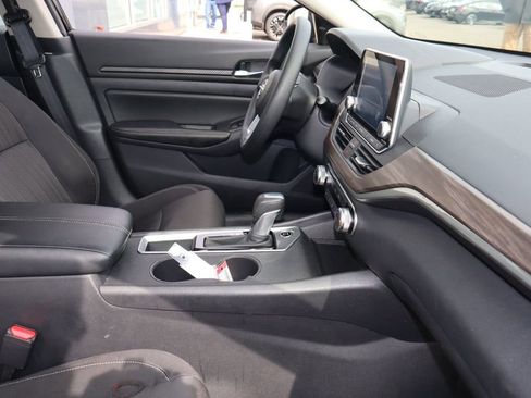 Certified 2025 Nissan Altima 2.5 SV FWD image 23
