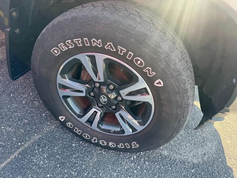 Used 2016 Toyota Tacoma TRD Sport w/ Towing Package image 5