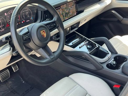Certified 2024 Porsche Cayenne S AWD/4WD image 4