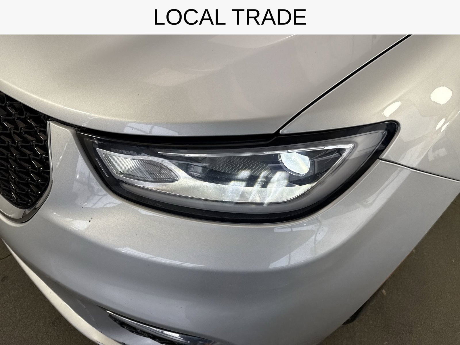 Used 2023 Chrysler Pacifica Limited FWD image 29