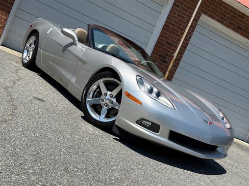 Used 2005 Chevrolet Corvette Convertible w/ Preferred Equipment Group RWD image 32