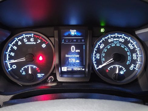 Used 2018 Toyota Tacoma TRD Off-Road AWD/4WD image 35