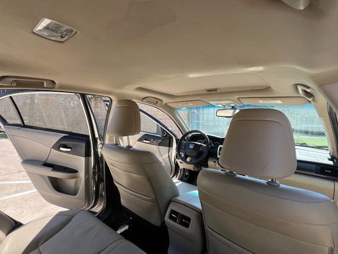 Used 2017 Honda Accord EX-L image 29