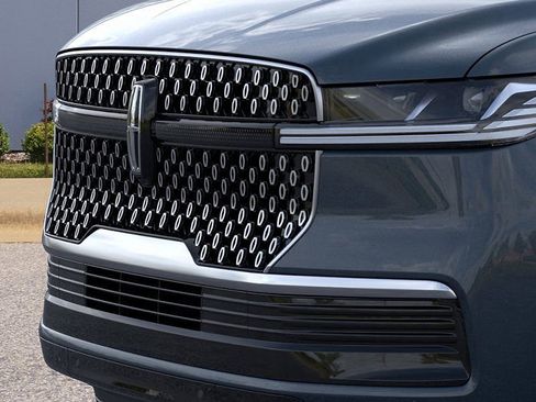 New 2026 Lincoln Navigator Reserve AWD/4WD image 17