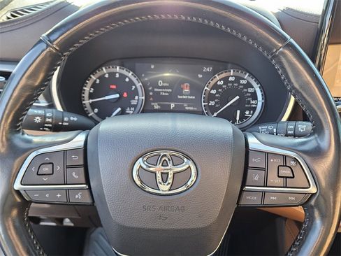 Used 2021 Toyota Highlander Platinum image 28