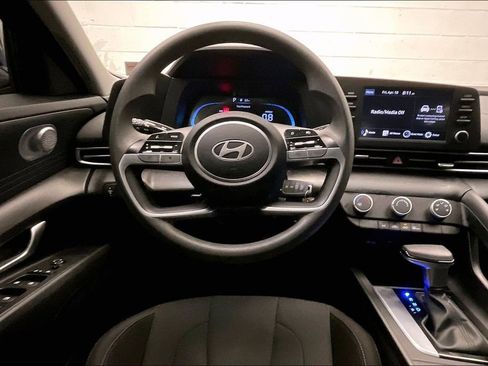 Certified 2024 Hyundai Elantra SE image 4