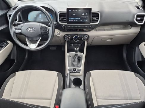 Used 2025 Hyundai Venue SEL FWD image 25