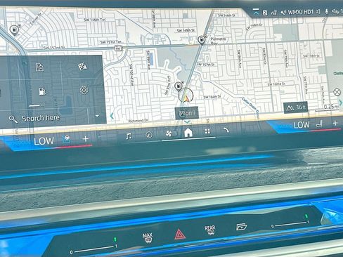 Used 2023 BMW 760i xDrive image 12