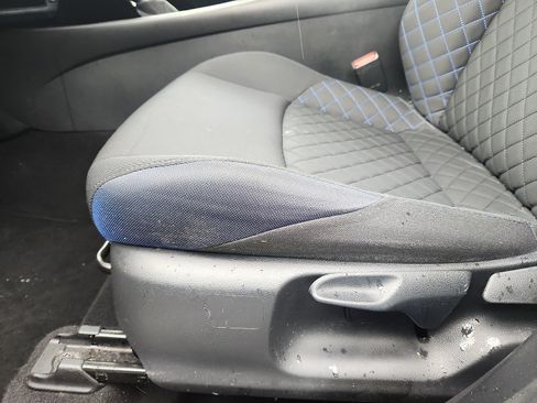 Used 2021 Toyota C-HR XLE FWD image 22